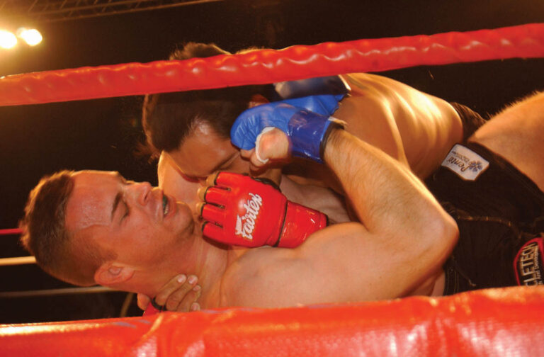 Noche UFC 4: Силва задушил Дельгадо, Блейдс разобрал Кортеса-Акосту, Салихов уступил Бахамондесу